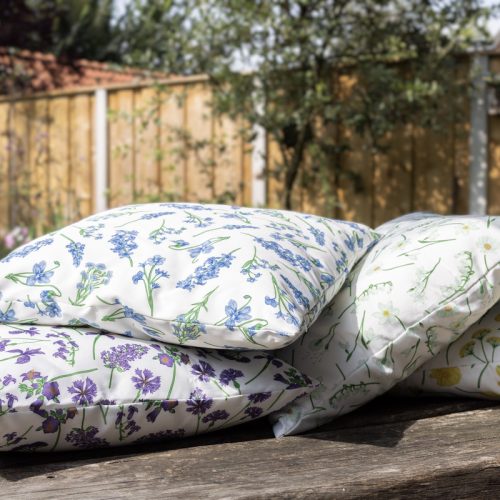 UV álló, vízlepergető fehér virágos kültéri párna, 49 x 49 cm