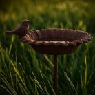 Leszúrható öntöttvas madáretető és itató , 77 cm