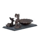 Öntöttvas madáritató és fürdető tál palatáblán, szarvas figurákkal