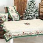 Magyal piros bogyós, zöld szélű, ezüst lurexes gépi gobelin asztalterítő, 137 x 180 cm