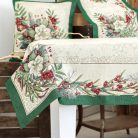 Magyal piros bogyós, zöld szélű, ezüst lurexes gépi gobelin asztalterítő, 137 x 180 cm