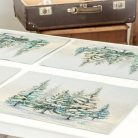 Havas fenyőerdő, ezüst lurexes gépi gobelin tányéralátét, 48 x 37 cm