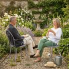 Francia stílusú, kovácsoltvas karfás kerti szék, 90 cm