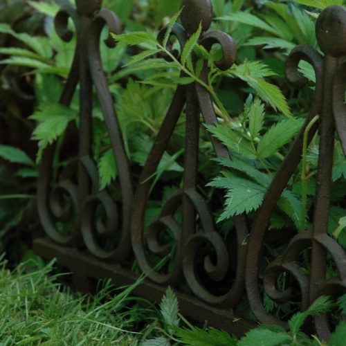 Leszúrható öntöttvas ágyásszegély, 39 x 29 cm