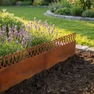 Rusztikus stílusú leszúrható fém ágyásszegély, gyepszegély, 100 x 35 cm