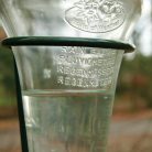 Leszúrható fém csapadékmérő állvány, mérő üveggel, 133 cm, 0,55 literes
