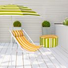 UV álló, vízlepergető kültéri puff, zöld és narancssárga csíkos, 54 cm átmérőjű