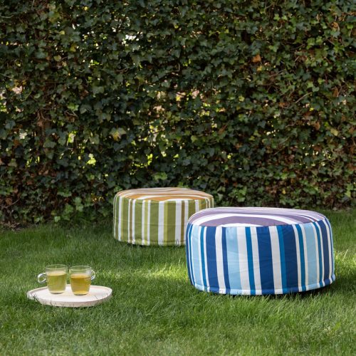 UV álló, vízlepergető kültéri puff, zöld és narancssárga csíkos, 54 cm átmérőjű